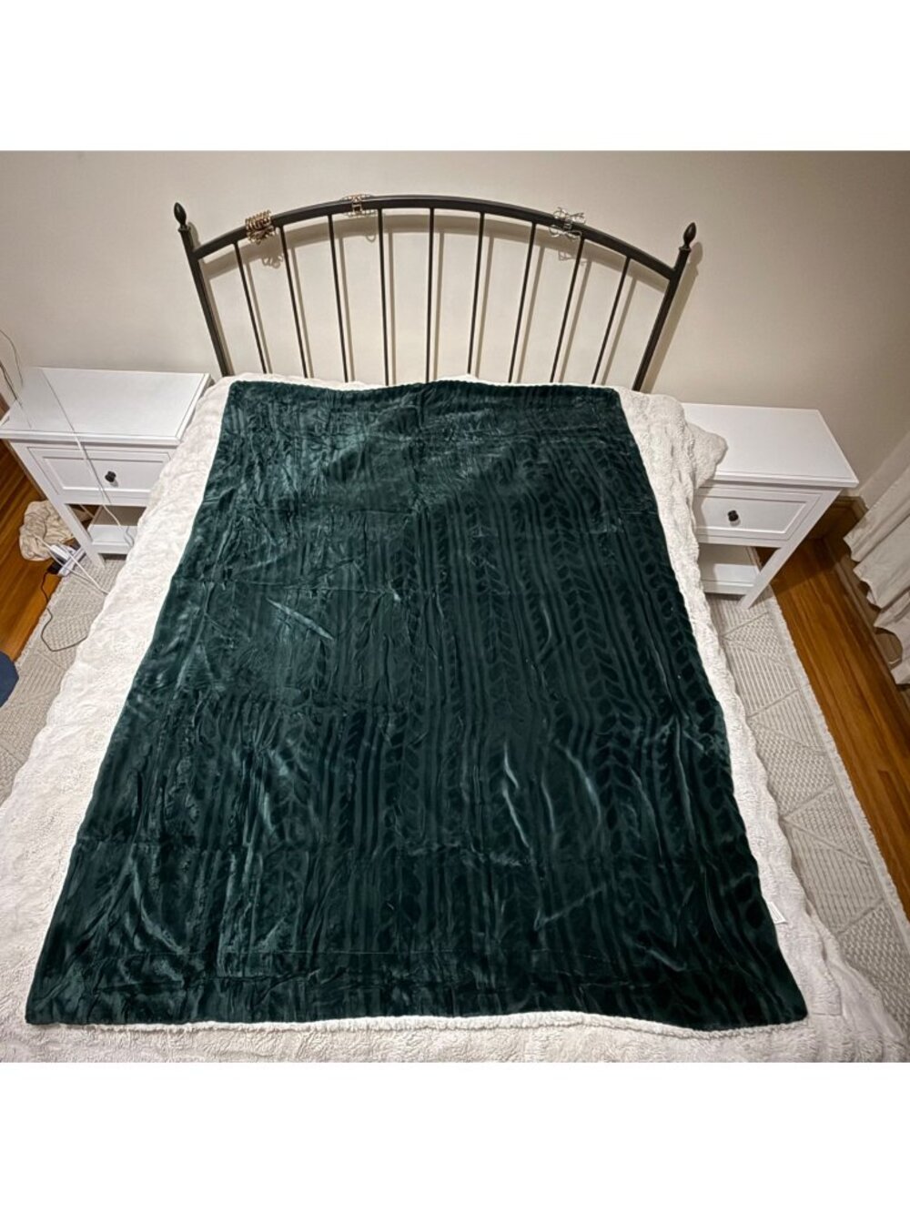Reversible Ribbed Velvet & Sherpa Throw Blanket - Emerald Green / Ivory (approx.